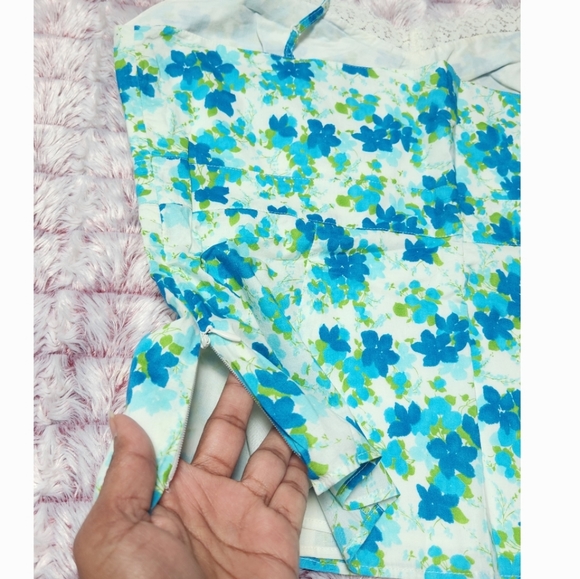 Gorgeous 😍 Floral Top - Picture 5 of 8